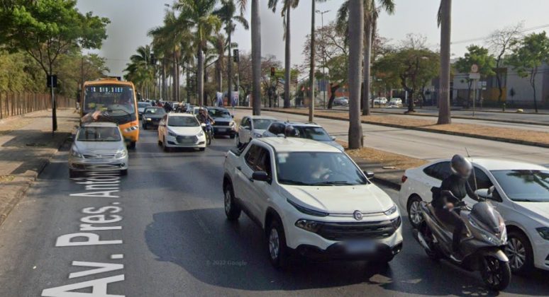 Acidente interdita parcialmente Avenida Antônio Carlos Mobilidade BH