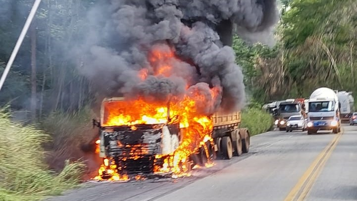 Caminhão fogo