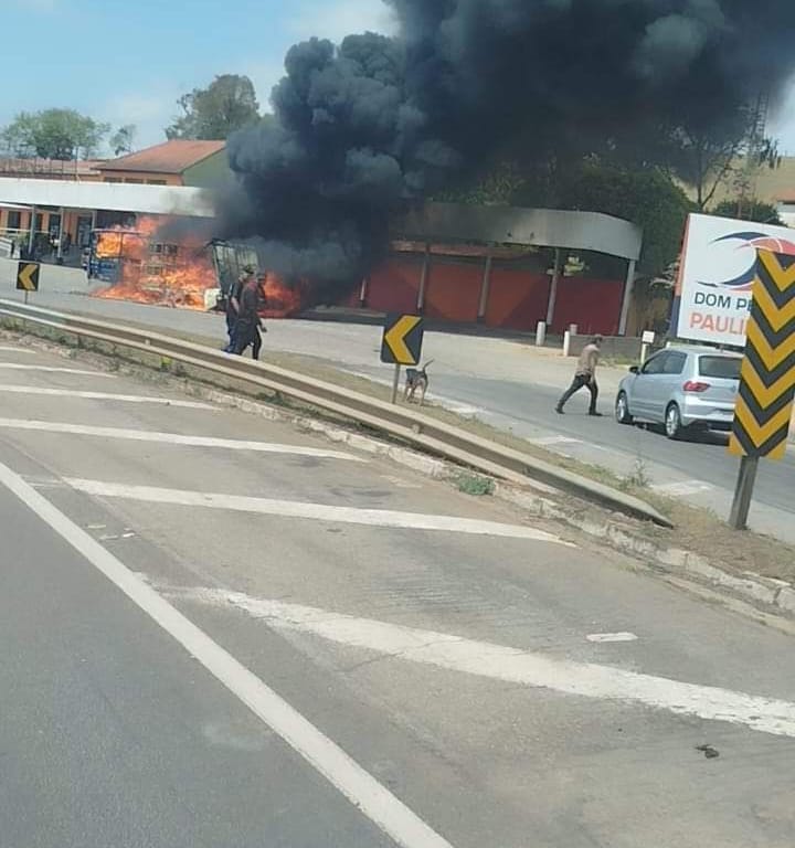 carreta fogo pista