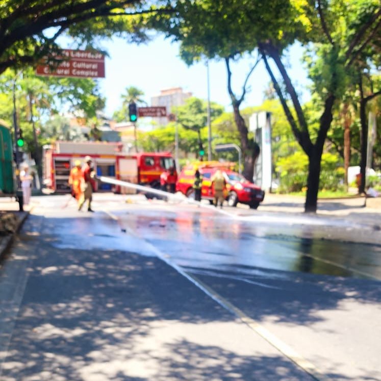 Veículo incendiado bh