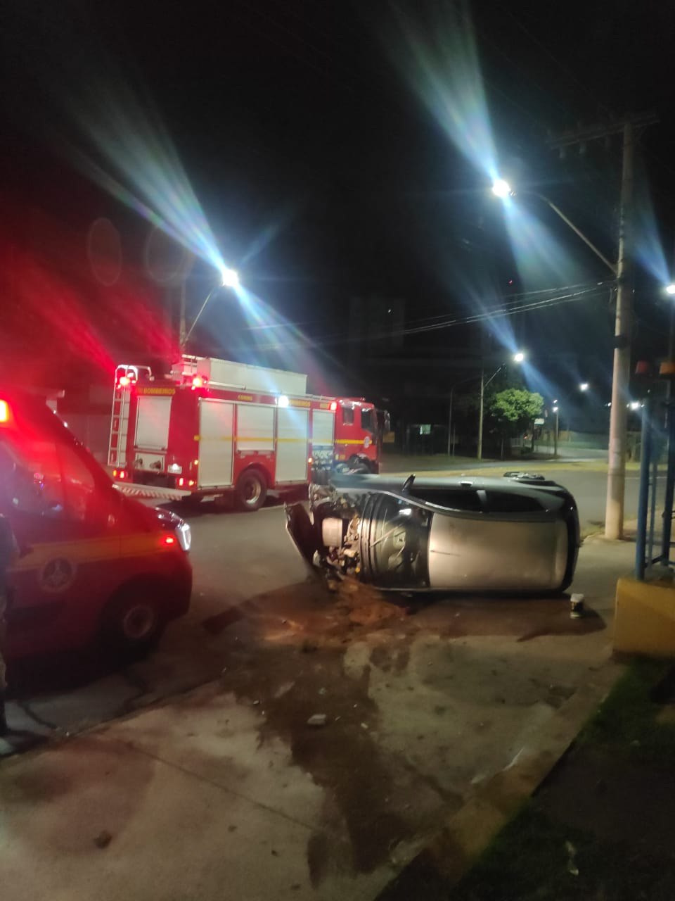 Capotamento de veículo de passeio uberaba