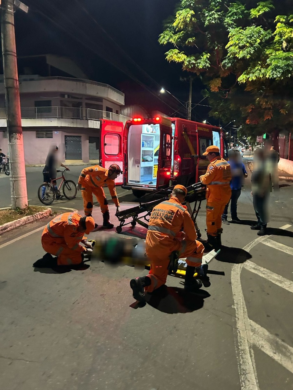 colisão entre carro e moto Alfenas