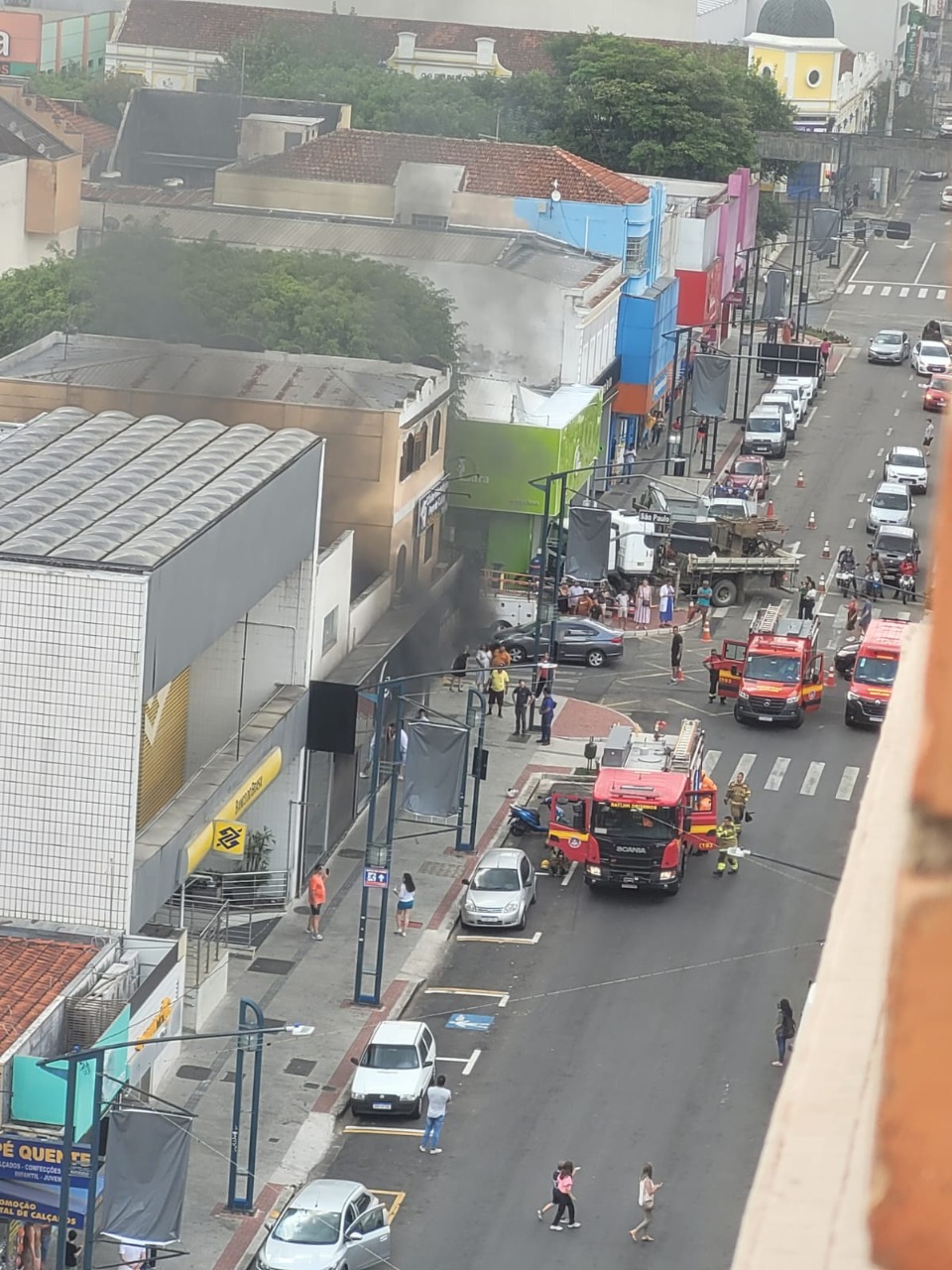 fundos de uma loja de roupas Poços de Caldas