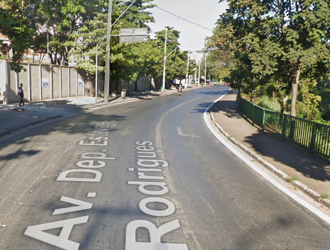 Avenida Deputado Esteves Rodrigues em Montes Claros