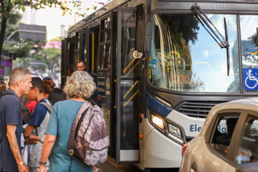 pessoas ônibus férias gratuidade