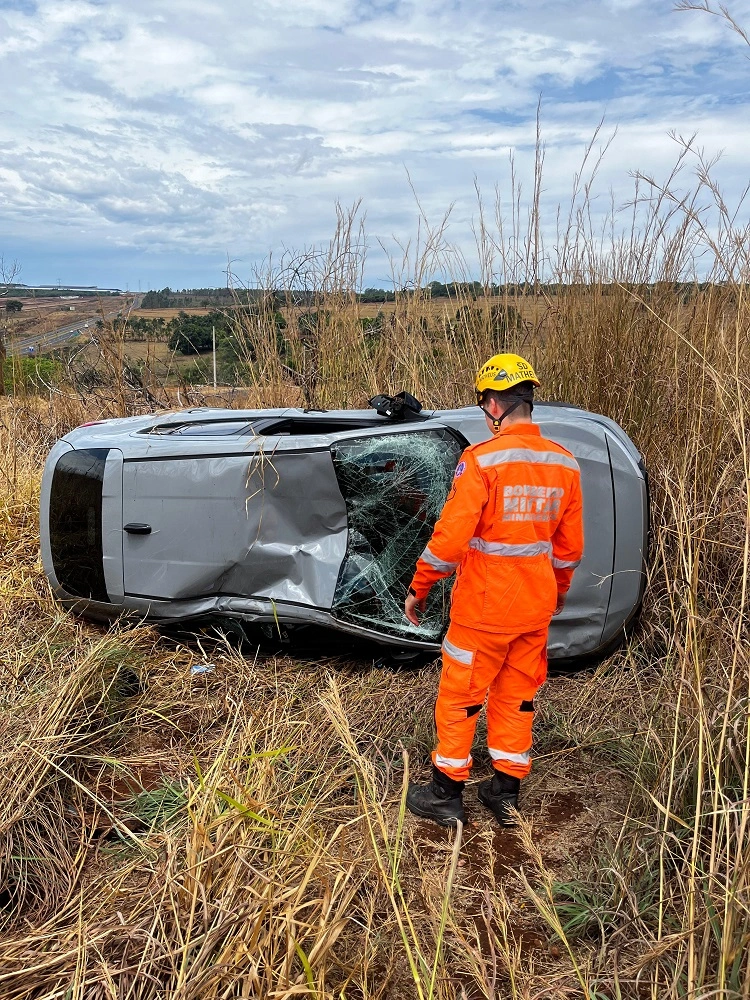 Capotamento no Anel Viário Ayrton Senna