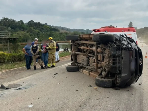 batida deixou dois feridos na rodovia MG-179, próximo ao km 38, entre os municípios de Machado e Poço Fundo