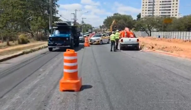 OBRA trincheira avenida cristiano machado