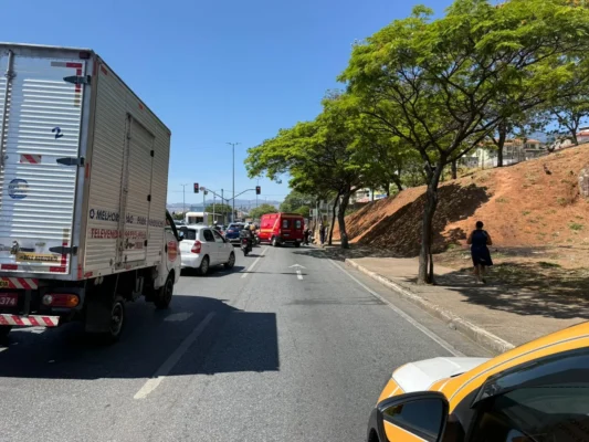 Sinistro de trânsito na avenida antônio carlos