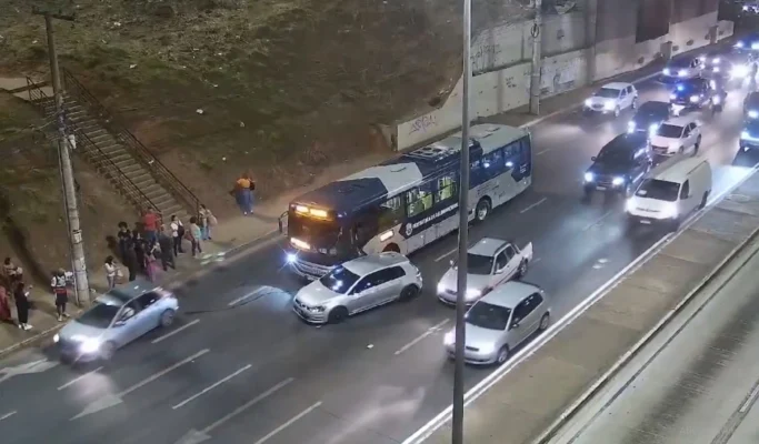 carro ônibus cristiano machado Avenida Antônio Carlos