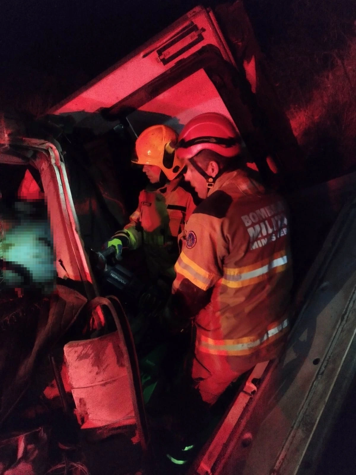 colisão entre duas carretas na rodovia BR-251