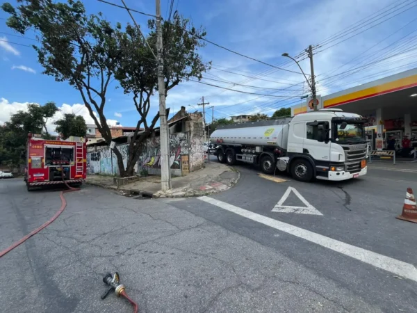 caminhão com carga de combustível