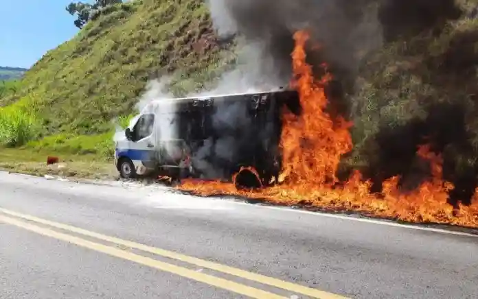 Ambulância da concessionária EPR Sul de Minas