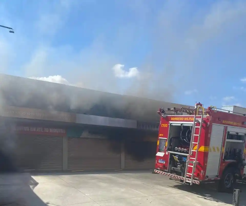 Incêndio em 3 lojas avenida portugal