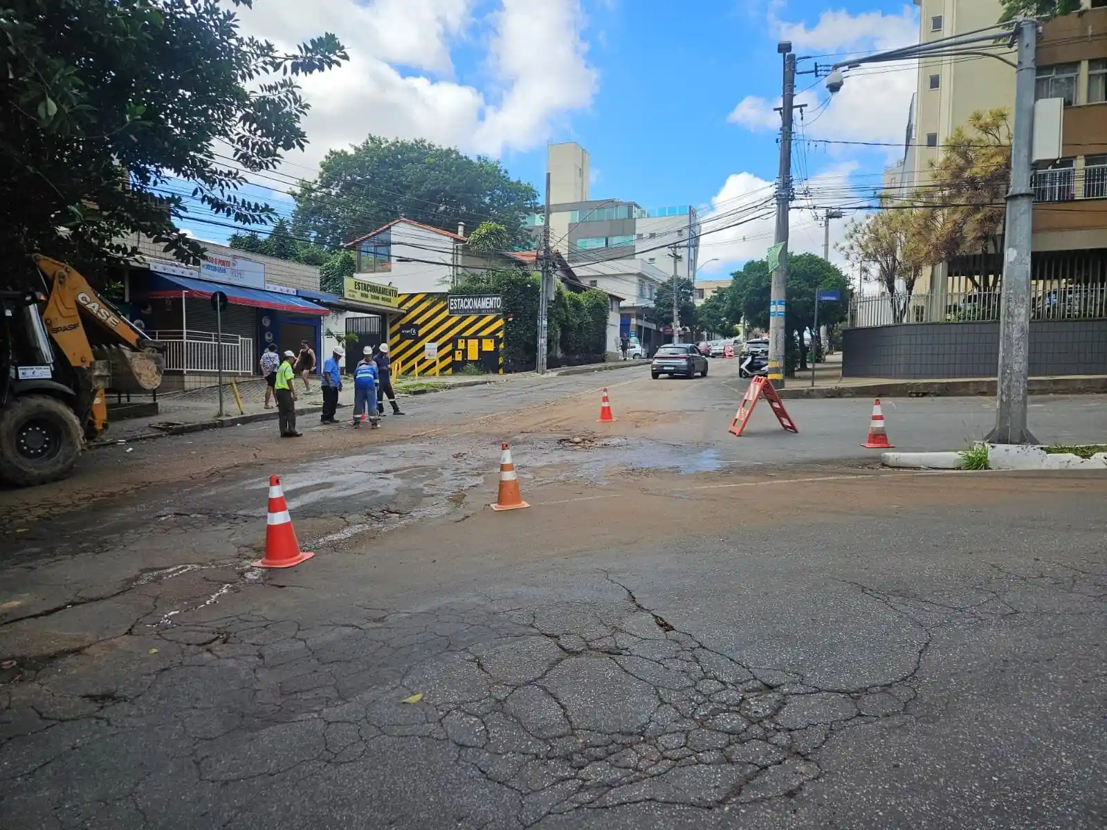 obra emergencial da COPASA Rua Dom José Gaspar