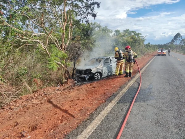 veículo na LMG-626 em Taiobeiras