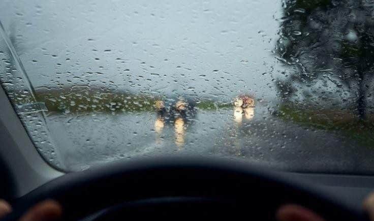 dirigir em período de chuva